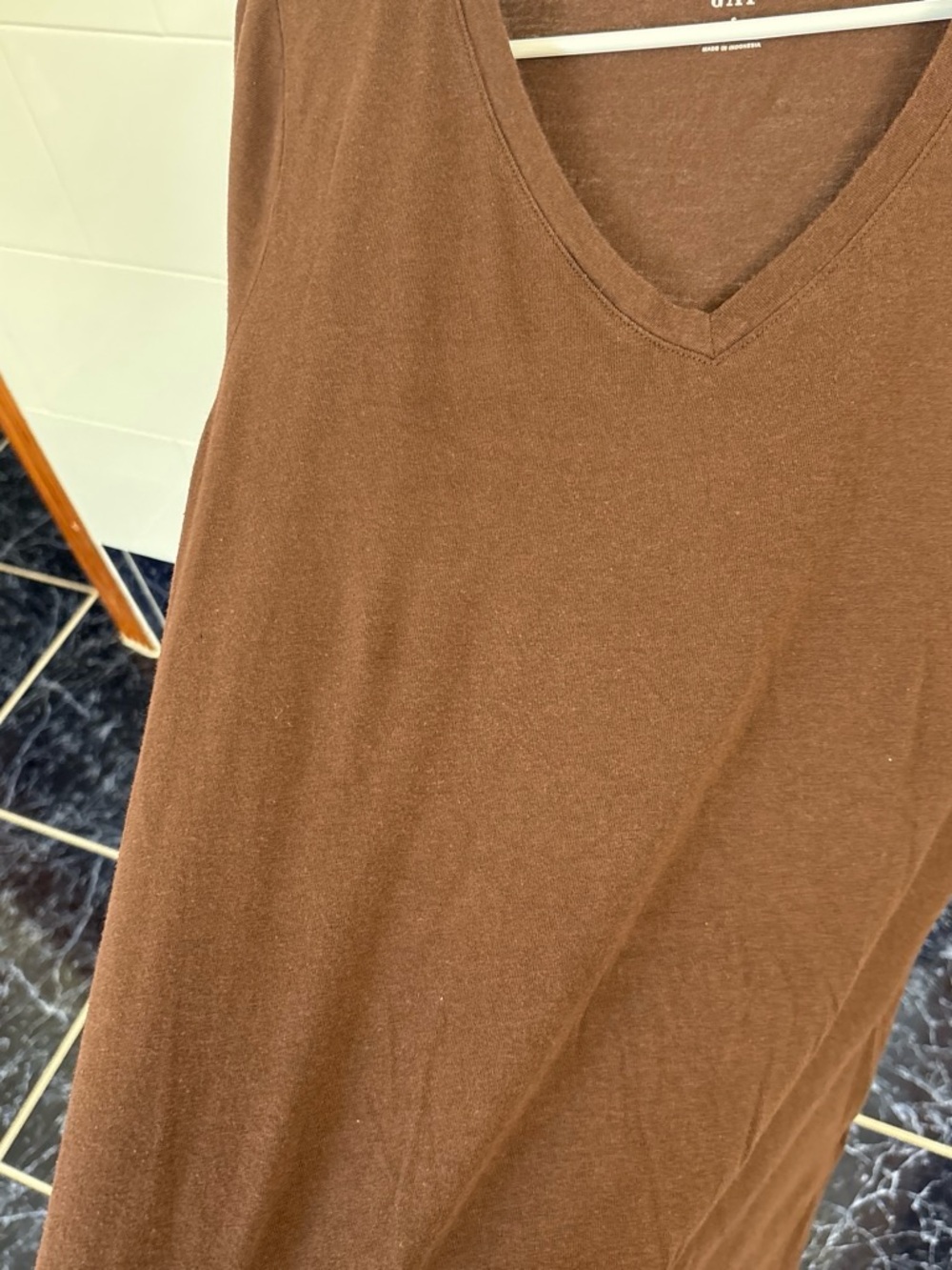 GAP Brown V-Neck Short Sleeve Tee - Picture 8 of 8